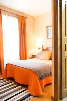 Linares * Santiago de Compostela